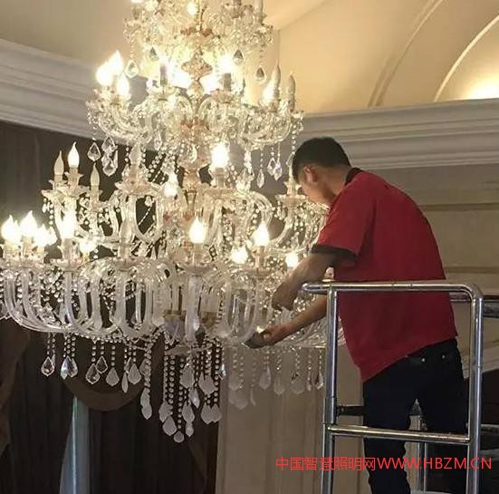 中国春节如何养护照明灯具