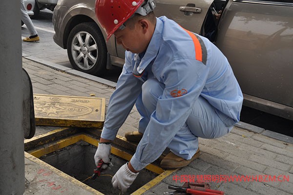 最美路灯人:保定市路灯管理处一所董钰