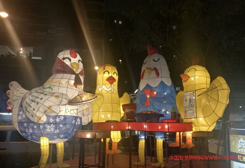 高雄灯会以幸福鸡立为主题。
