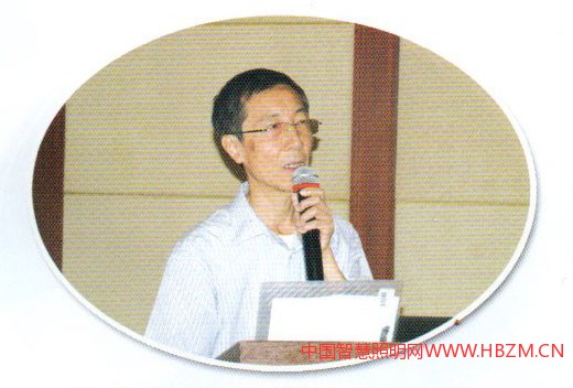中国建筑科学研究院教授李铁楠讲课