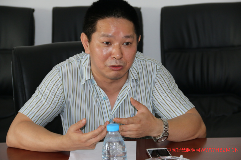 ▲中山市湖南商会LED专业委员会秘书长汪翱翔
