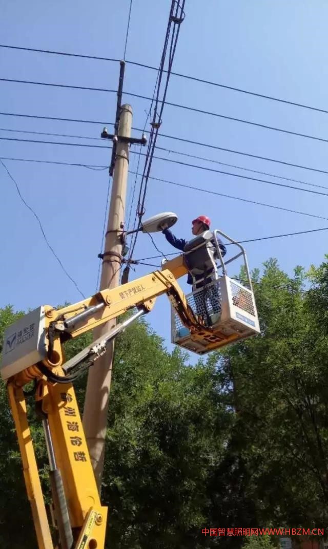 唐山市政环卫处路灯所扎实做好路灯设施日常维修养护工作