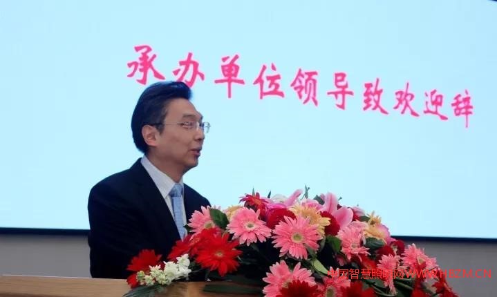 承办单位中国建筑科学研究院建筑环境与节能研究院徐伟院长在2017国际健康照明论坛致辞