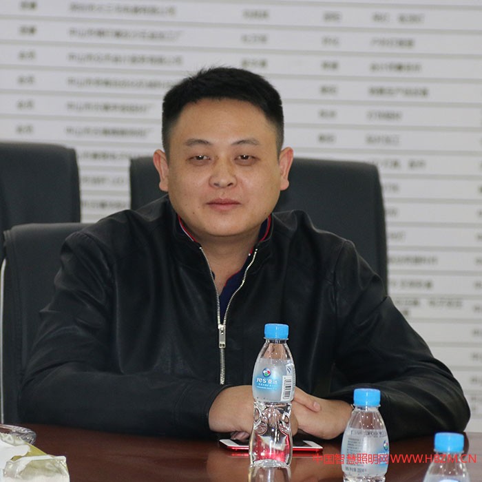 ▲中山市湖南商会LED专业委员会上一期轮值会长吴勇