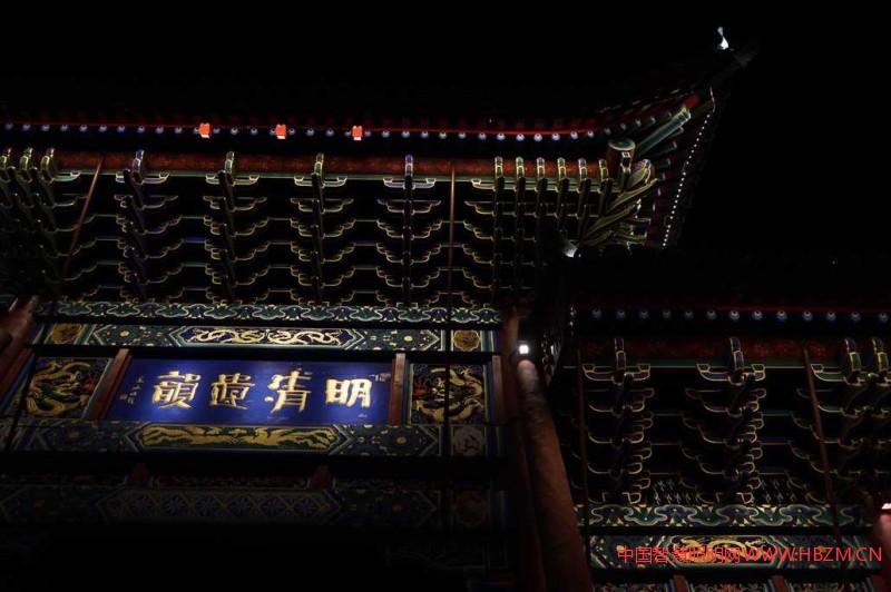 牌坊的结构与明暗对比
