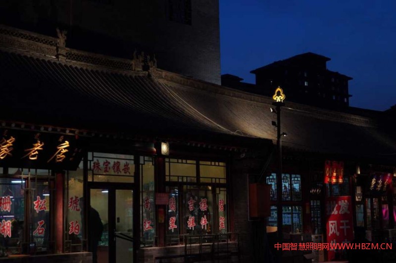 灯光也就随意一点吧