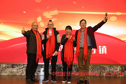 商会联席会长许铁辉、执行会长胡永君抽特等奖