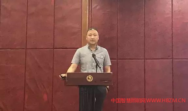 中央美术学院建筑学院副院长常志刚作《媒体建筑与数字化场所营造》报告