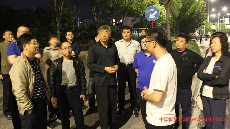26号夜间代表们赶赴嘉兴实地参观考察上海三思电子工程有限公司LED应用案例
