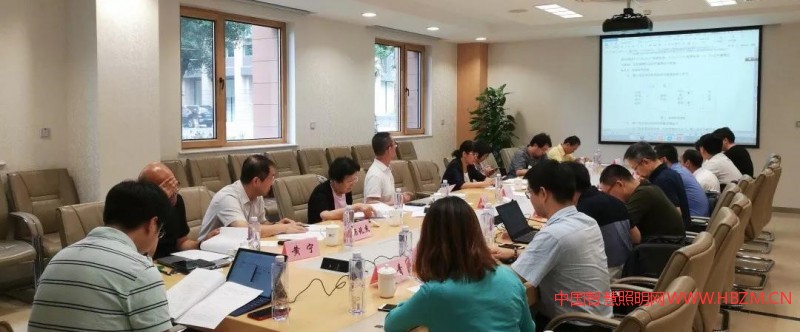 标准》对驱动电源输出电压、电流、功率进行了规定
