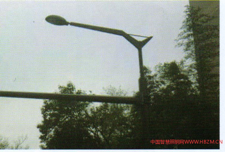 图5钢柱路灯