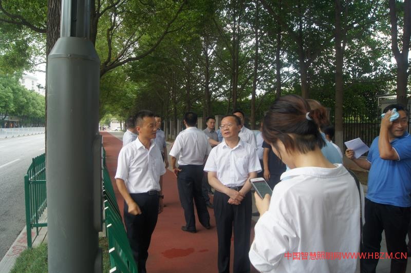 长沙市委副书记、市长胡忠雄亲临改造后的车站北路考察改造提升后的市容市貌