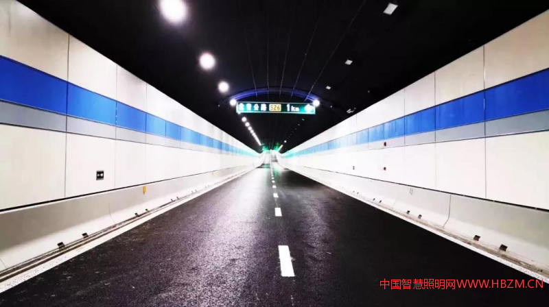 三思承建港珠澳海底反射式隧道灯