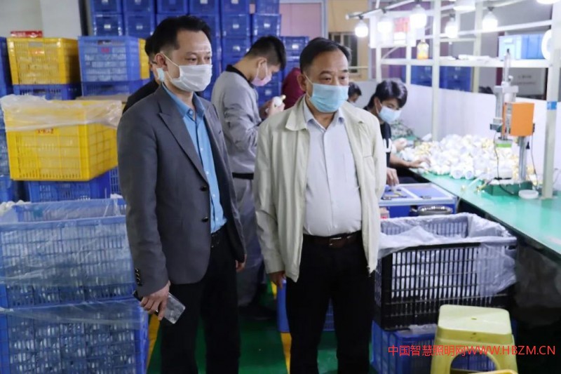 李湘朝会长一行走访欣亮颖照明复工复产情况