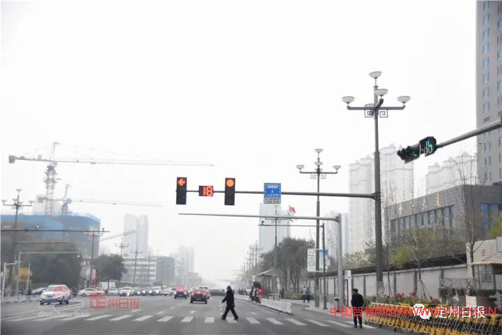 “多杆合一”!定州市新增多功能智慧综合路灯杆