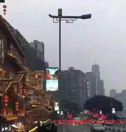 重庆解放碑步行街智慧灯杆